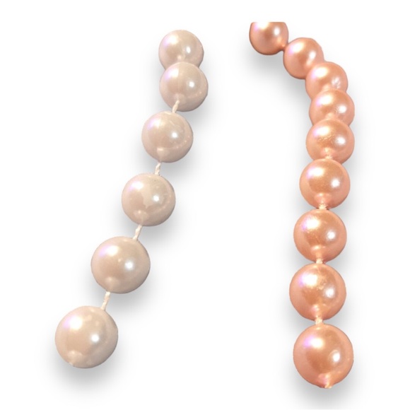 2 strands of faux pearls - Picture 2 of 3